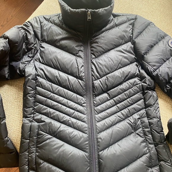 Abercrombie & Fitch Black puffer jacket. - Picture 4 of 4